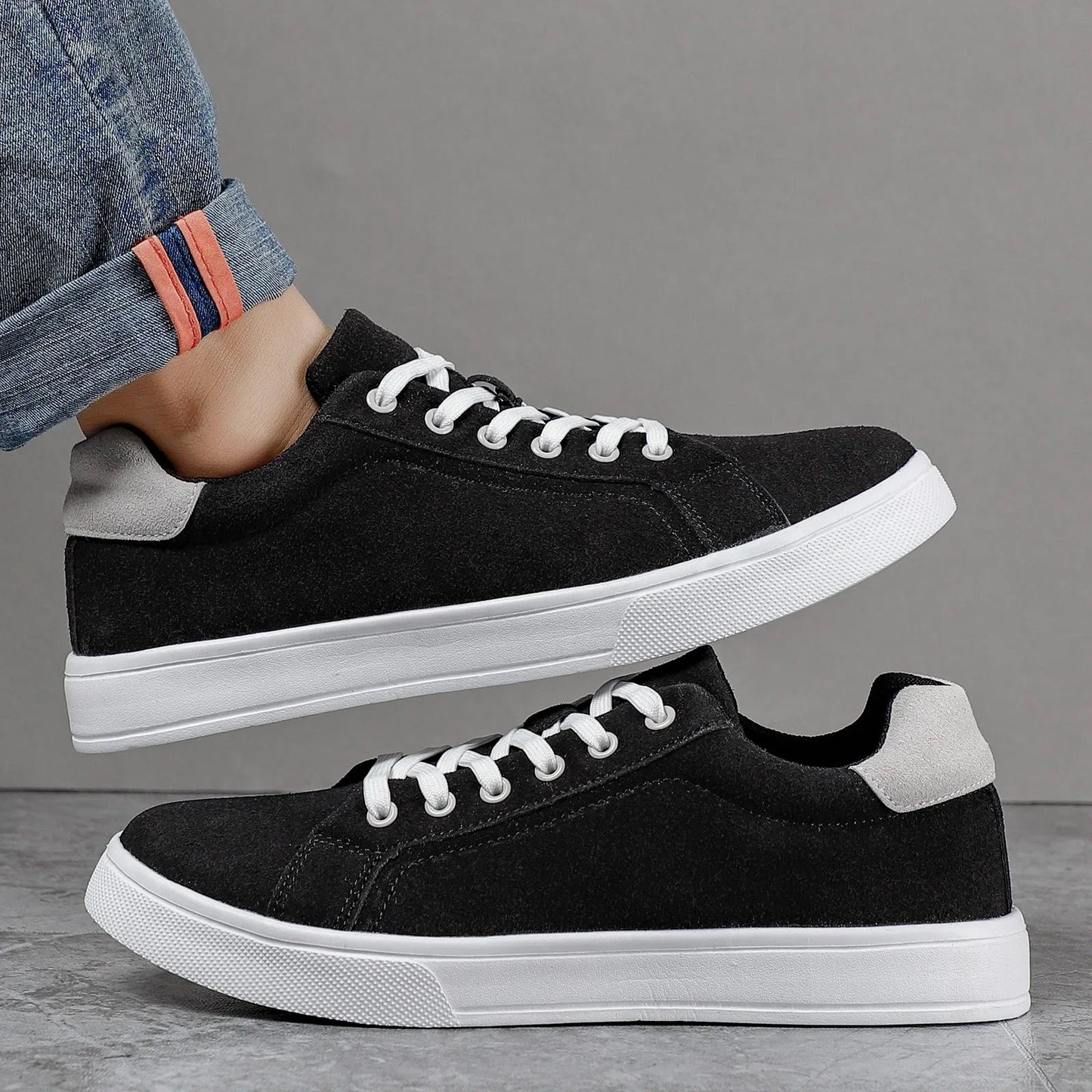 Der Charlie East Sneaker