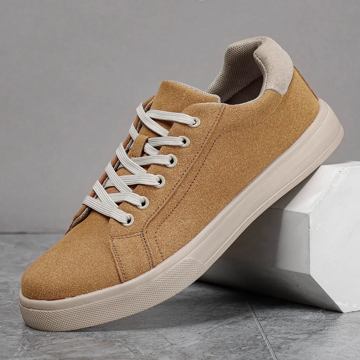 Der Charlie East Sneaker