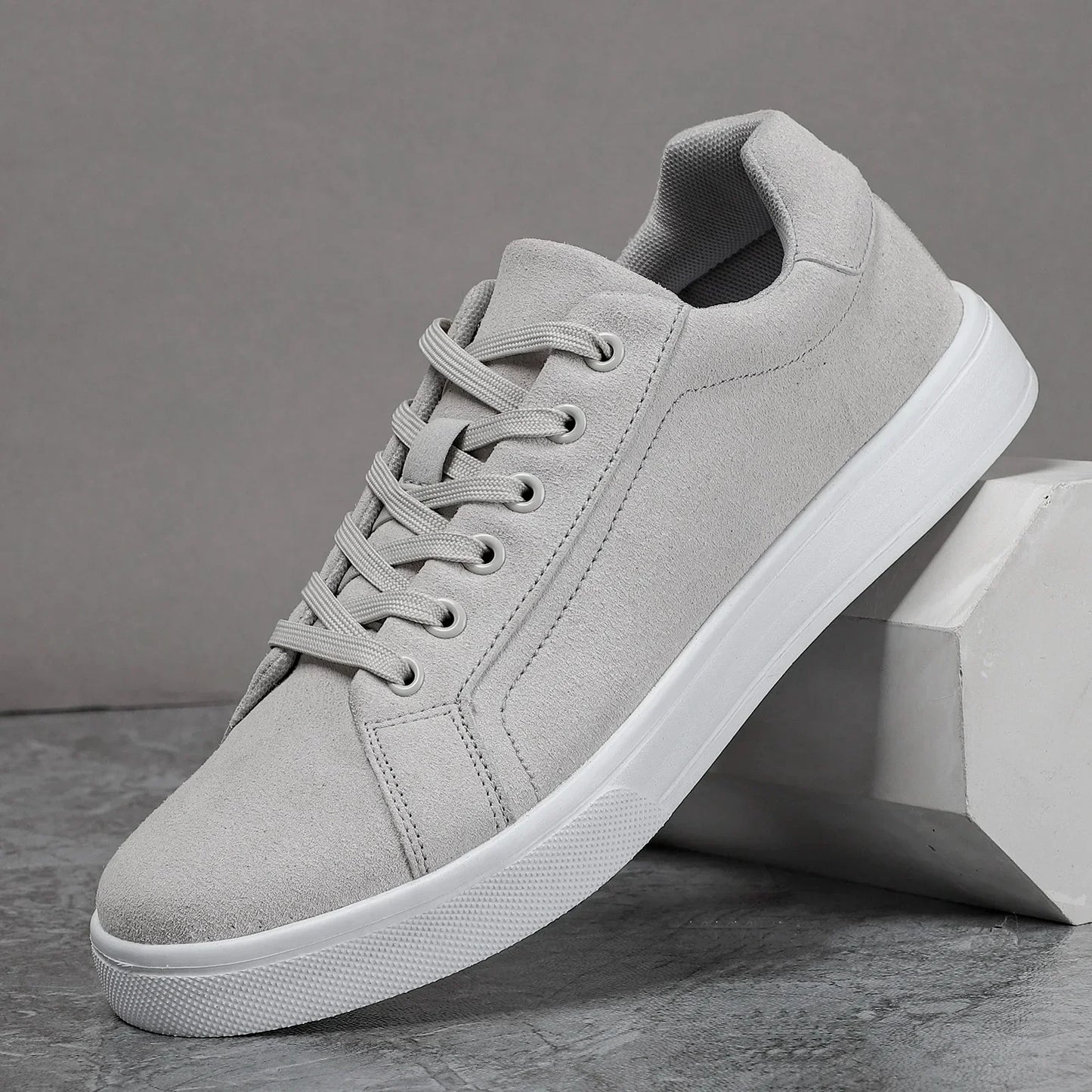 Der Charlie East Sneaker